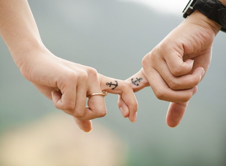 couple, hands, tattoos-437968.jpg