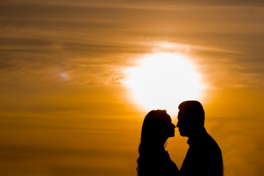 couple, silhouette, sunset-1643452.jpg